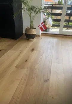 FloorMaster Herregårdsplank - Tammi luonnollinen matta lakka 220 mm.