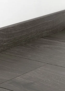 Jalkalista laminaattilattialle - Dark Mature Oak, EI PALAUTUSOIKEUTTA!