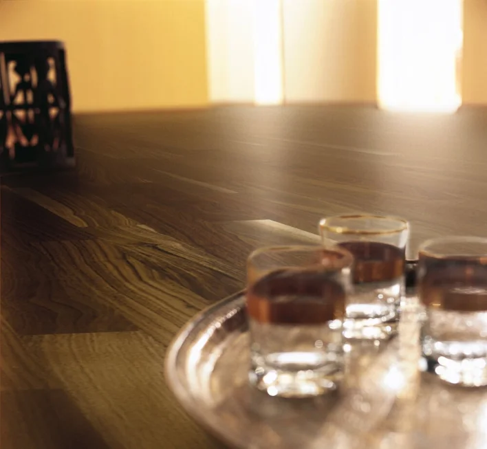 Puulattia Classic 3060 - saksanpähkinä, 3-lautainen, luonnollinen mattalakattu