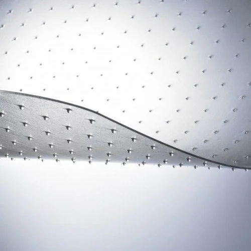 Tuolialusta pienillä nastoilla