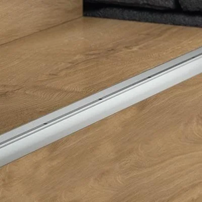 Pergo, portaanreuna, hopea