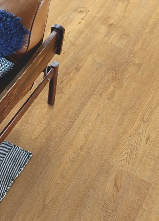 Pergo Visby Sensation - Raaputettu vintage-tammi, lankku