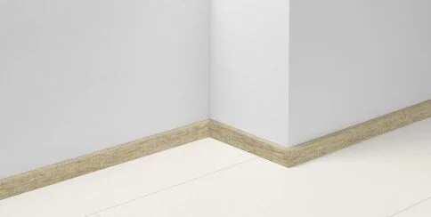 Farvetilpasset fodpanel 16x70 mm. - Eg D026