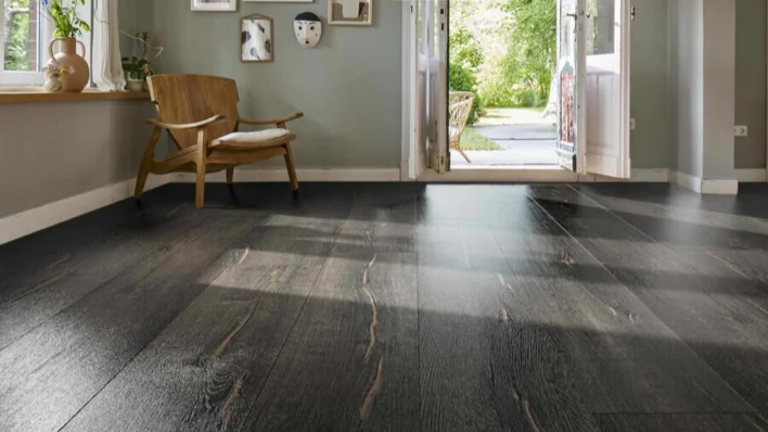 Haro laminaattilattia Aqua - lankkulattia, Tammi Metallic musta