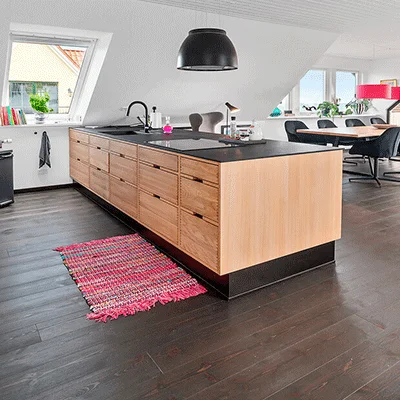 Wiking Nordlys Black - Fyr Prima, Harjattu lankkulattia 15x185 mm.