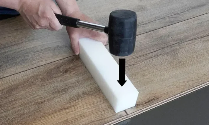 Lyöntipalikka lattian asennukseen