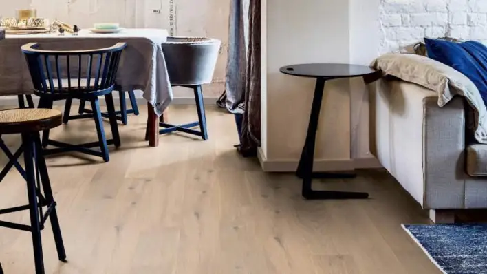 Puulattia Friends, Oak Charles lankku