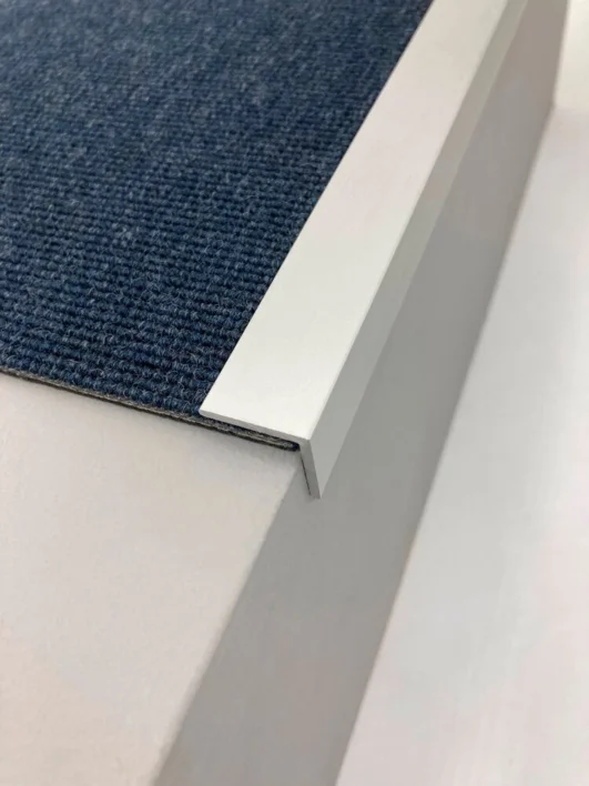 Vinkelprofil, 20x20 mm. u/huller