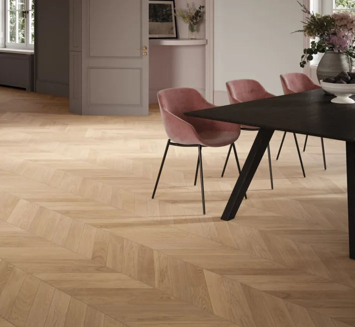 Parador Sillanruoto Trendtime 10 - Chevron 45°, Tammi valkoinen mattalakka