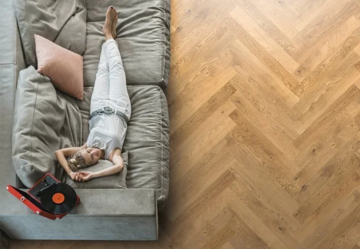 Tammi Semi-savustettu Kalanruoto Matta lakattu Harjattu