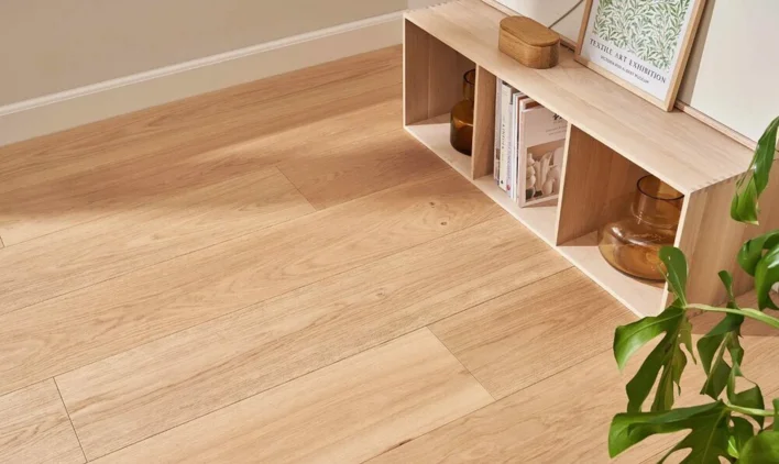 Puulattia - Tammi Herregårdsplank 260 mm. Harjattu luonnollinen mattalakk