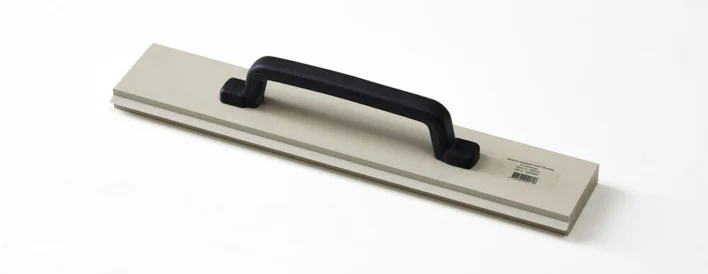 Muovinen iskuklossi kahvalla skibsfuge-lattioille