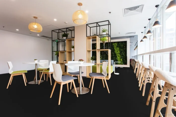 SPC vinyyli klikkilattia - U190 Black Wood