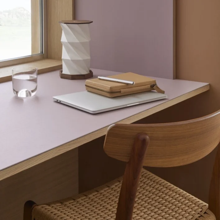 Pöytälinoleumi - Forbo Furniture Desktop Soft Lilac