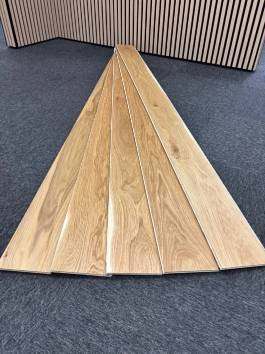 Puulattia - Eg Unique plank öljytyllä pinnalla - LOPPUERÄ