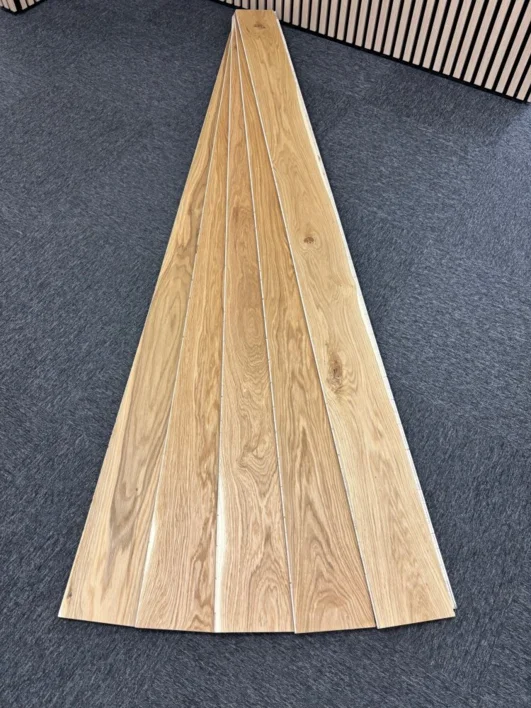 Puulattia - Eg Unique plank öljytyllä pinnalla - LOPPUERÄ