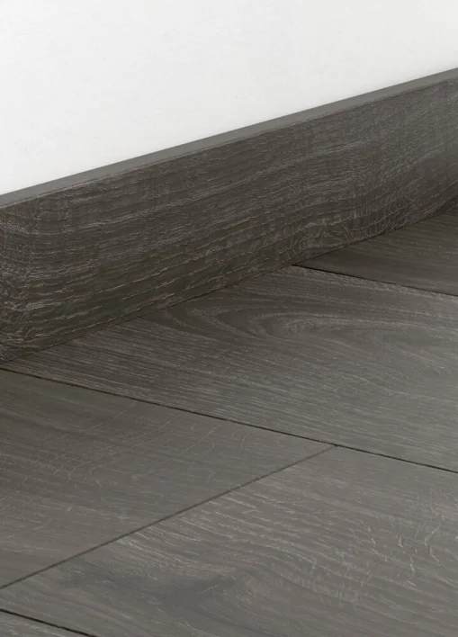 Jalkalista laminaattilattialle - Dark Mature Oak, EI PALAUTUSOIKEUTTA!