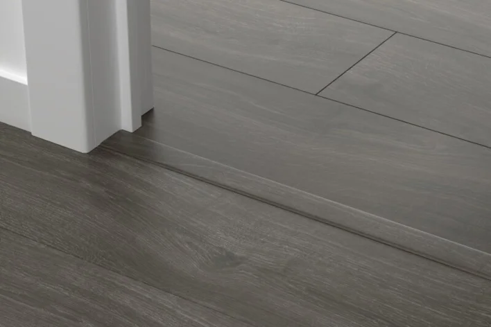 5-i-1 lista laminaattilattialle - Dark Mature Oak, EI PALAUTUSOIKEUTTA!